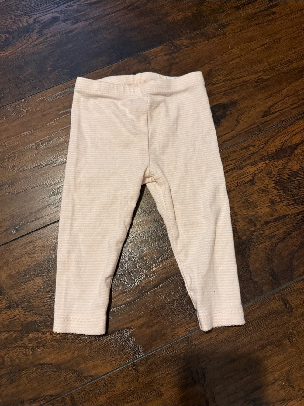 Striped Apple on back leggings
